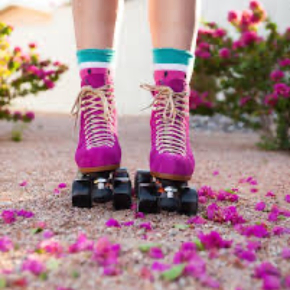 New Moxi Lolly DISCONTINUED Roller Skates Fuchsia Pink Fits like Women’s 7–7.5 - Picture 3 of 11